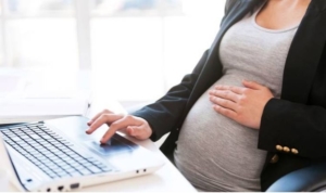 Bolsonaro sanciona lei que prevê retorno de grávidas ao trabalho