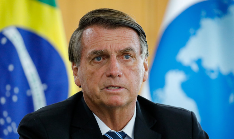 Bolsonaro sanciona teto do ICMS para combustíveis, mas veta compensar Estados