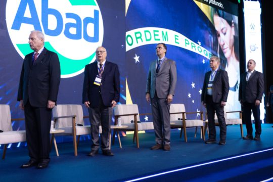 Encontro de Valor ABAD 2025 é aberto com homenagens e mensagens de união