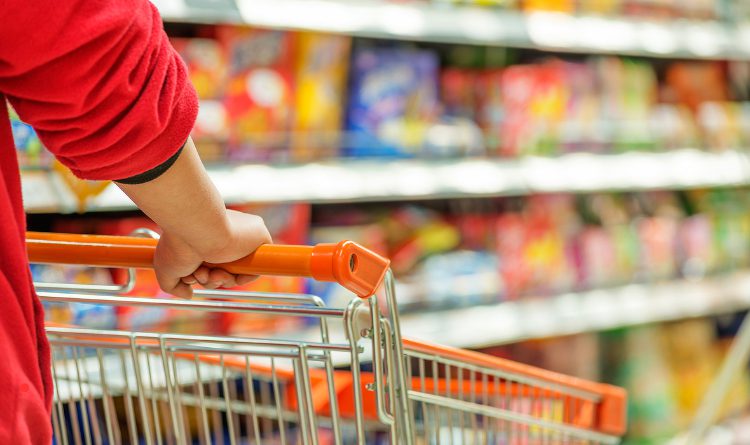 Varejo de vizinhança cresce em faturamento, mas consumo recua e exige estratégias mais precisas