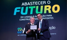 ABAD homenageia empresas e filiadas que há décadas contribuem para o desenvolvimento do setor